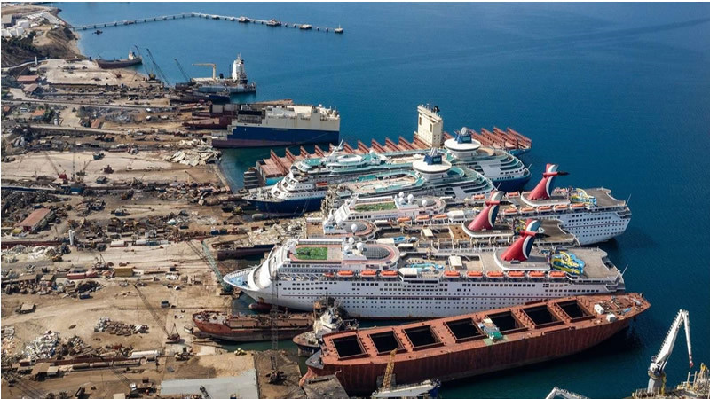 Demolition Shock for Major Companies in Aliağa