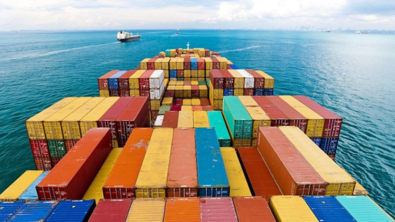 Container freight rates surge as port congestion and fuel costs rise
