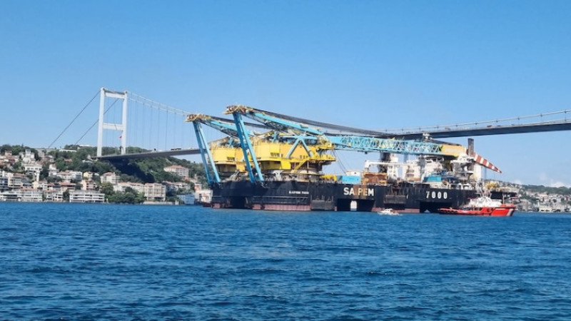 Saipem 7000 transits the Istanbul Strait