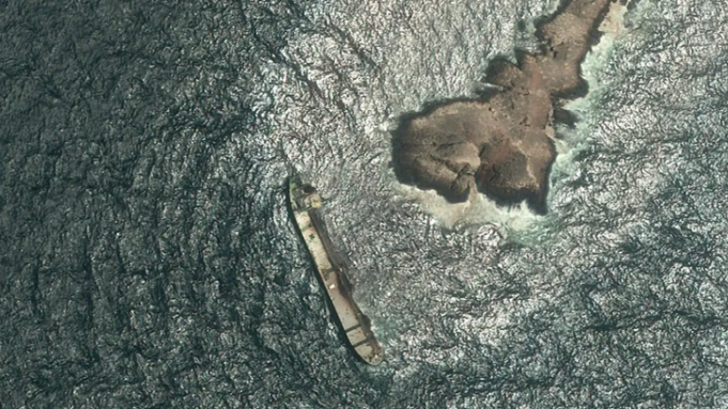 Oil Spill from Tanker Off Oman Rapidly Expands